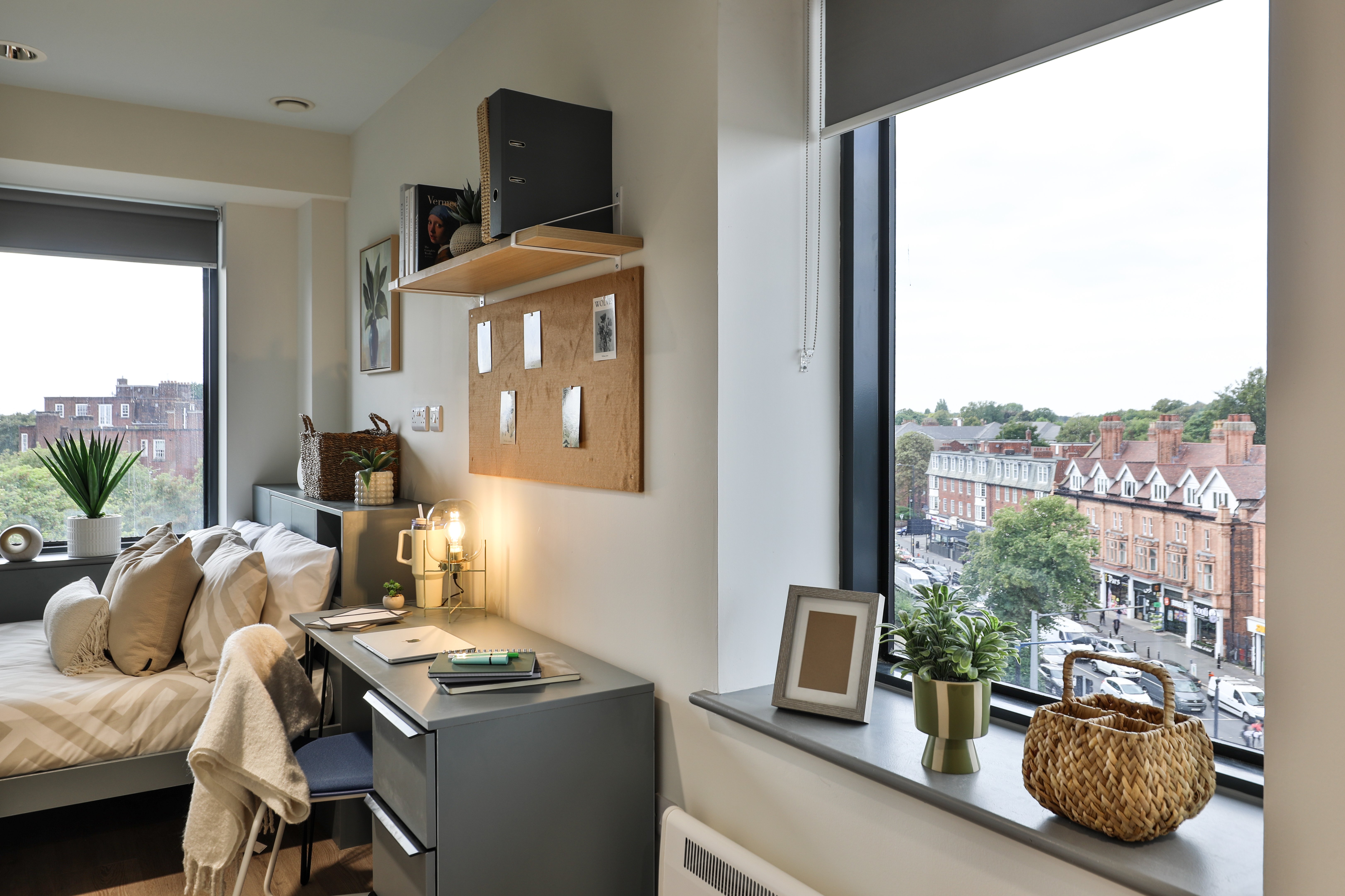 Premium Plus Studio - B16 (2 of 35)